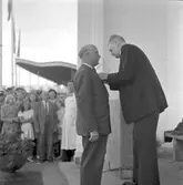 Gävleutställningen 1946.
Arrangerades 21 juni - 4 augusti. En utställning med anledning av Gävle stads 500-årsjubileum. På 350.000 kv.m. visade 530 utställare sina produkter. Utställningen besöktes av ca 760.000 personer.

Dir. Camitz och Red. Norling

