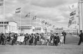 Gävleutställningen 1946
arrangerades 21 juni - 4 augusti. En utställning med anledning av Gävle stads 500-årsjubileum. På 350.000 kv.m. visade 530 utställare sina produkter. Utställningen besöktes av ca 760.000 personer.

Invigningen med kronprinsparet Gustav Adolf och Louise.
