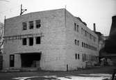 Porslinsfabriken, exteriör av marketenteri under byggnad. November 1947.
