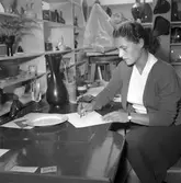 Gefle Porslinsfabrik. September 1953. Lillemor Mannerheim.