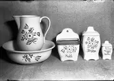 Tvättservis. Kryddburkar.