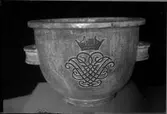 Urna med monogram från Gefle Porslinsfabrik.