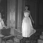 Mannekänguppvisning på Centralhotellet. 19 september 1956.