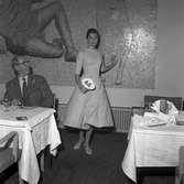 Mannekänguppvisning på Centralhotellet. 19 september 1956.