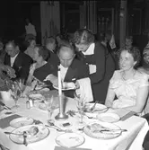 Ahlgrens Tekniska Fabrik AB, 70 årsjubileum.  Middag och medaljutdelning på Central Hotellet. 8 juni 1956.
