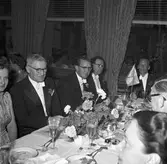 Ahlgrens Tekniska Fabrik AB, 70 årsjubileum.  Middag och medaljutdelning på Central Hotellet. 8 juni 1956.
