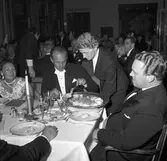 Ahlgrens Tekniska Fabrik AB, 70 årsjubileum.  Middag och medaljutdelning på Central Hotellet. 8 juni 1956.
