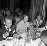 Ahlgrens Tekniska Fabrik AB, 70 årsjubileum.  Middag och medaljutdelning på Central Hotellet. 8 juni 1956.
