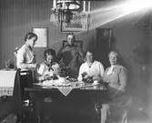 Kaffebjudning. Tidsomfånget är 1900 - 1940