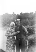 Man och kvinna. Tidsomfånget är 1900 - 1940