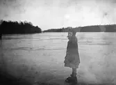 Eva på isen. December 1908.