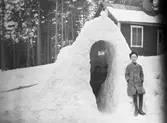 Snöhyddan och barnen. Den 24 mars 1909.