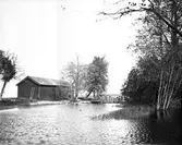 Vy mot tröskverket. Åby. Den 10 juni 1906.