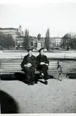 Gåva av Kenneth Larsson, son till Gösta Larsson. Fotografier från Gösta Larssons tjänstgöring i flottan. Fotografier från 1937 - 1954.
Permission i Stockholm Kungsträdgården