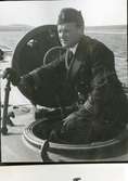 Gåva av Kenneth Larsson, son till Gösta Larsson. Fotografier från Gösta Larssons tjänstgöring i flottan. Fotografier från 1937 - 1954.
Kapten Notin