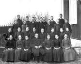 Läsbarn i Skog födda 1878 med kyrkoherde Samelius.
