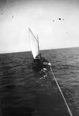 Bogsering av segelbåt.