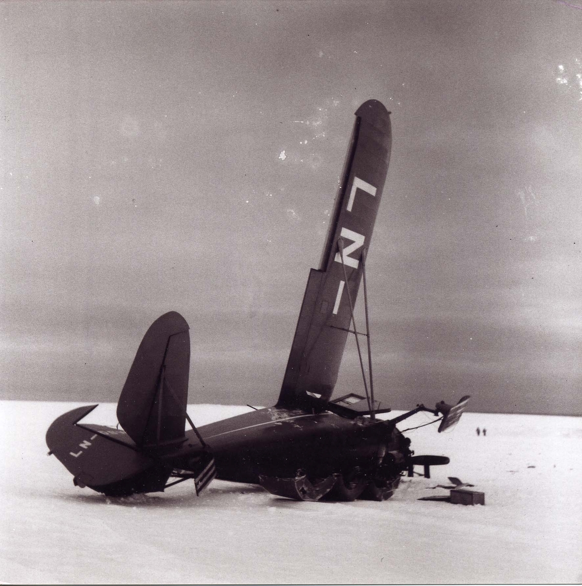Stig Hallgren, "Den norska piloten störtade med C5:an på 'flygplatsen' vid Norselbukten 29 januari 1951."