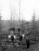 Jägare med sin fångst.