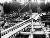 Lastningsramp, möjligen för malmlastning på järnvägsvagnar.
