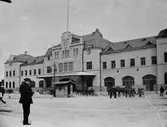 Gefle, Centralstation.


Gustav Arvid Asplund, verkmästare på Gefle Porslinsfabrik 1910-talet
Förmodligen var han även anställd på föregångaren, Gefle kakelfabrik
Bilderna har han själ identifierat, bildtexterna är också hans egna.