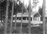 Sommarstugan vid Olbäcken. Tillhörde Hilma och Alma Johansson, Järnvägshotellet. 