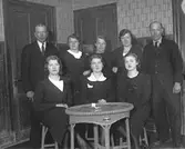 Syskonen Skoglund. Stående Evert, Märta, Tora, Signe och Bernhard. Sittande Nora, Gerd och Bojan.
