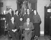 Familjen Phil. Övre raden, Georg, Valborg, Sigge och Hanna. Undre raden John, sonen Allan och en okänd man
