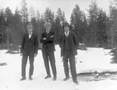 Emil Olssons kusiner. Till vänster Fredrik Jonsson och till höger Robert (Olsson) Johansson

