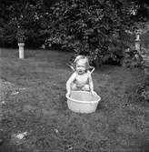 Flicka, sommar och lek
