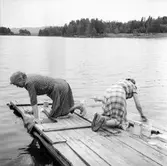 Skurning av mattor i sjön

