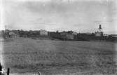 Kyrkbyn, Torsåker. Vy från väster efter landsvägen till Wall. Foto 1914.