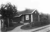 Troligen banvaktstugan i Vik mellan Bollnäs och Lenninge, numera riven.