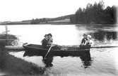 Till vänster Elin Hällmér och Mjölnar-Viktor (Olsson), till höger Herman Larsson och Smehammar-Anna (Larsson).