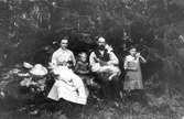 Fäll-Abrahams familj. Från vänster: Selma, Erling, Abraham och Anna, alla med efternamnet Jonsson.