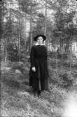 Anna Styf, född 1900, Voxsätter 4:30. Foto den 28 april 1918.