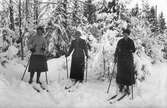 Från vänster Märta på Näset (Nilsson), Gerda Klahr och Ingeborg Svensson.