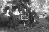 Andra personen från vänster är Nils Styf, född 1902, Lenninge 6:15. Övriga okända. Foto 1916.