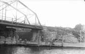 Södra brofästet vid bron över Voxnan nästan klart. Bron stod färdig 1917. Foto 1917.
