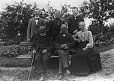 Växbo, familjekort, stående: David Edlund, okänd kvinna, Jonathan, sittande: en präst, Davids far Erik och dennes fru.