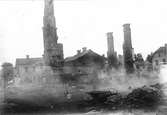 Skidfabriken i Bollnäs brinner 1912. Den låg ungefär där polisstationen nu ligger.