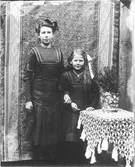 Ester och Elvira Lindberg, döttrar till Per och Anna Lindberg, Östansjö.