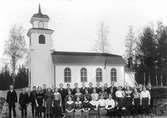 Konfirmation i Annefors kapell 1914.
Andra raden från vänster: nr 2 är Elsa Svensson, 