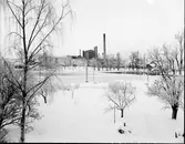 Forsbacka bruksort två mil väster om Gävle. Forsbacka Jernverks AB
Sedan 1600-talet har järnhanteringen varit ortens huvudnäring, som expanderade på 1870-talet. Flera valsverk uppfördes mellan 1872 och 1904.

