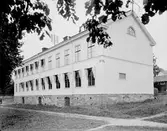 Strömsbro utbyggdes kraftigt år 1776.
Flickbyggningen för ogifta arbeterskor uppfördes när Gefle Manufactur AB etablerade sig i Strömsbro





