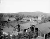 Hofors bruk började utvecklas i slutet av 1600-talet.
Svensk Kullagerfabriken SKF köpte bruket 1916.

Hofors med dess masugnar, bessemerverk, gjuteri och
stora mekaniska verkstäder.