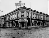 Axel Lidholms herrekipering och herrskrädderi

Regina biograf

Drottninggatan / Hattmakargatan





