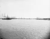 Skutskärs verken, Hamnen
Segelfartygen ligger för lastning och lossning

Sågverk


