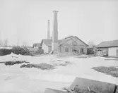 Karlholm
Charles de Geer flyttade en masugn från Leufsta Bruk år 1729 och byggde upp Karlholms Bruk kring denna.
År 1909 fick Karlholm ett sågverk som vid högsäsong sysselsatte 200 man.
