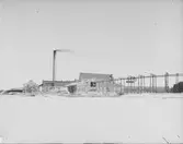 Korsnäs AB / Korsnäs Sågverks AB. År 1899 flyttades såghus, bostäder, bogserbåtar och arbetare från Korsnäs till Bomhus, ett nytt sågverks- samhälle byggdes upp i Kastet. I Karskär uppfördes 1910 en sulfitfabrik och 1915 en sulfatfabrik för framställning av papersmassa.
Maj 1919. (